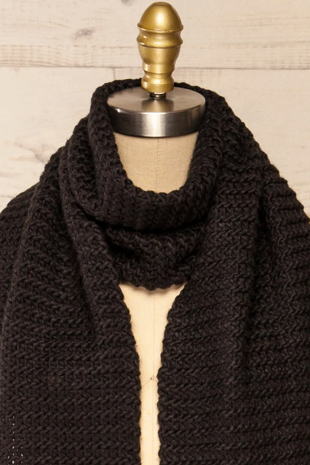 Chunkyss Black | Thick Knit Scarf w/ Pockets