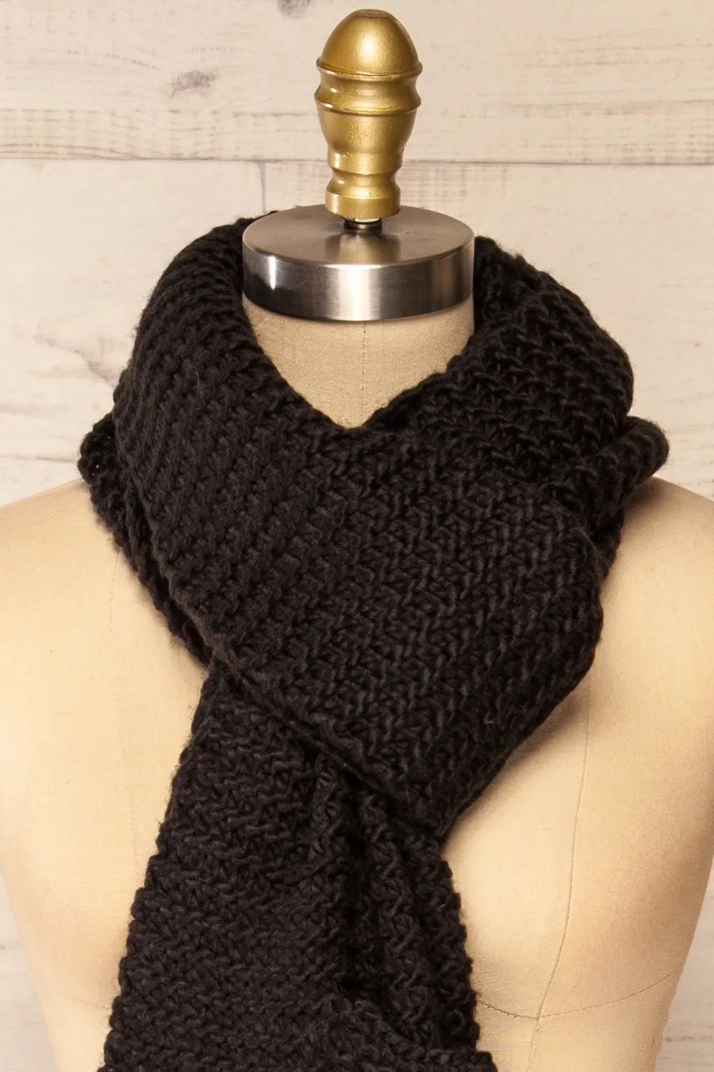 Chunkyss Black | Thick Knit Scarf w/ Pockets