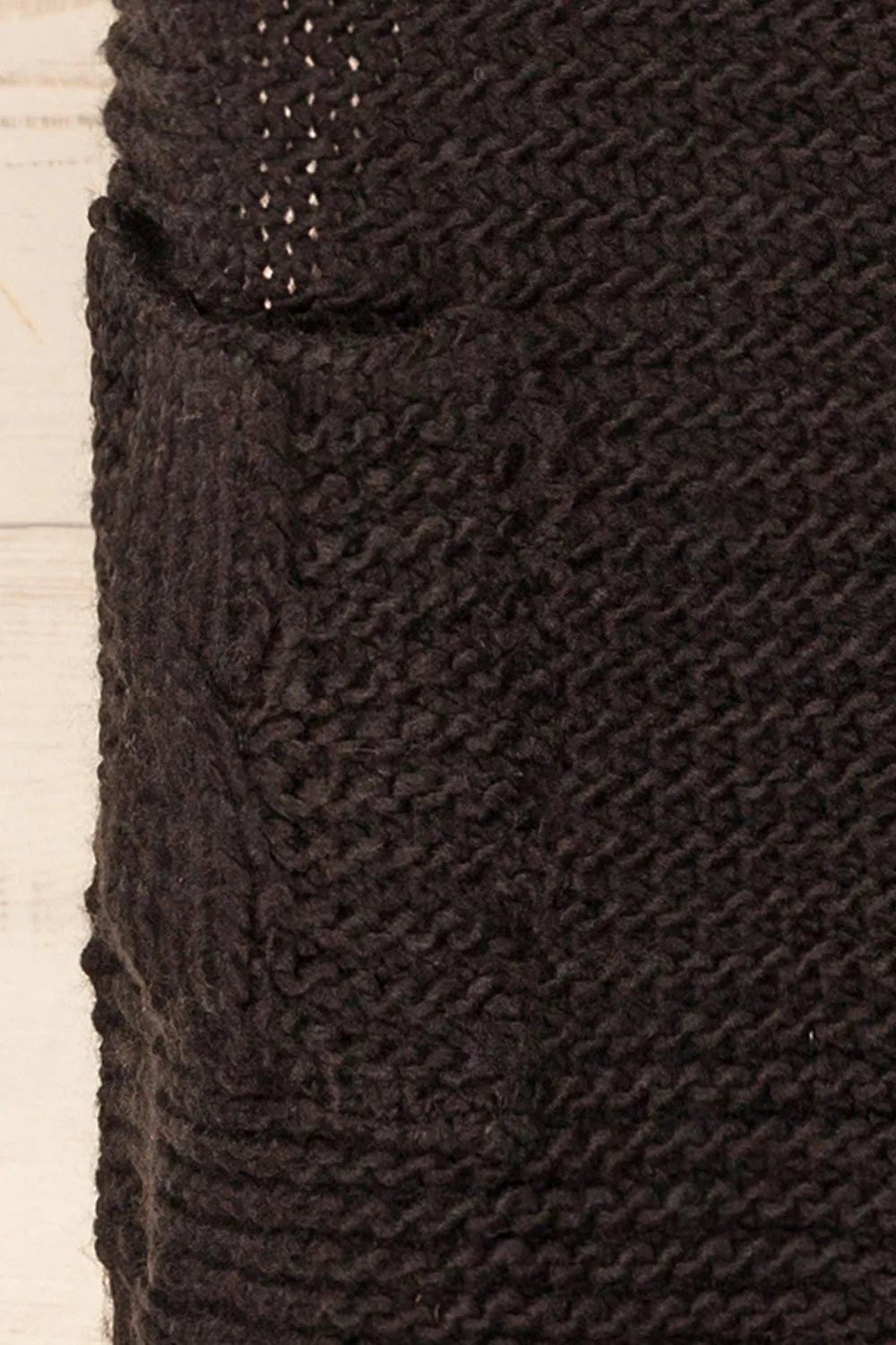 Chunkyss Black | Thick Knit Scarf w/ Pockets