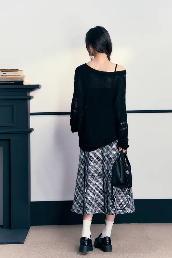 Classic Black and White Plaid Midi Skirt: A-Line Pleated Tartan Check Pattern with High Waist