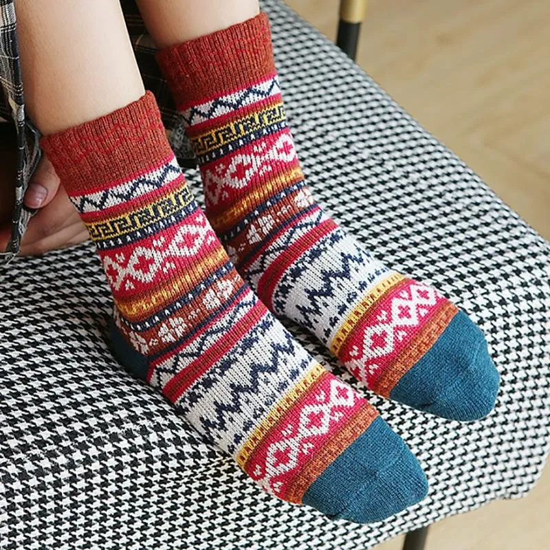 Women 5 Pairs Retro Ethnic Style Knitting Wool Socks